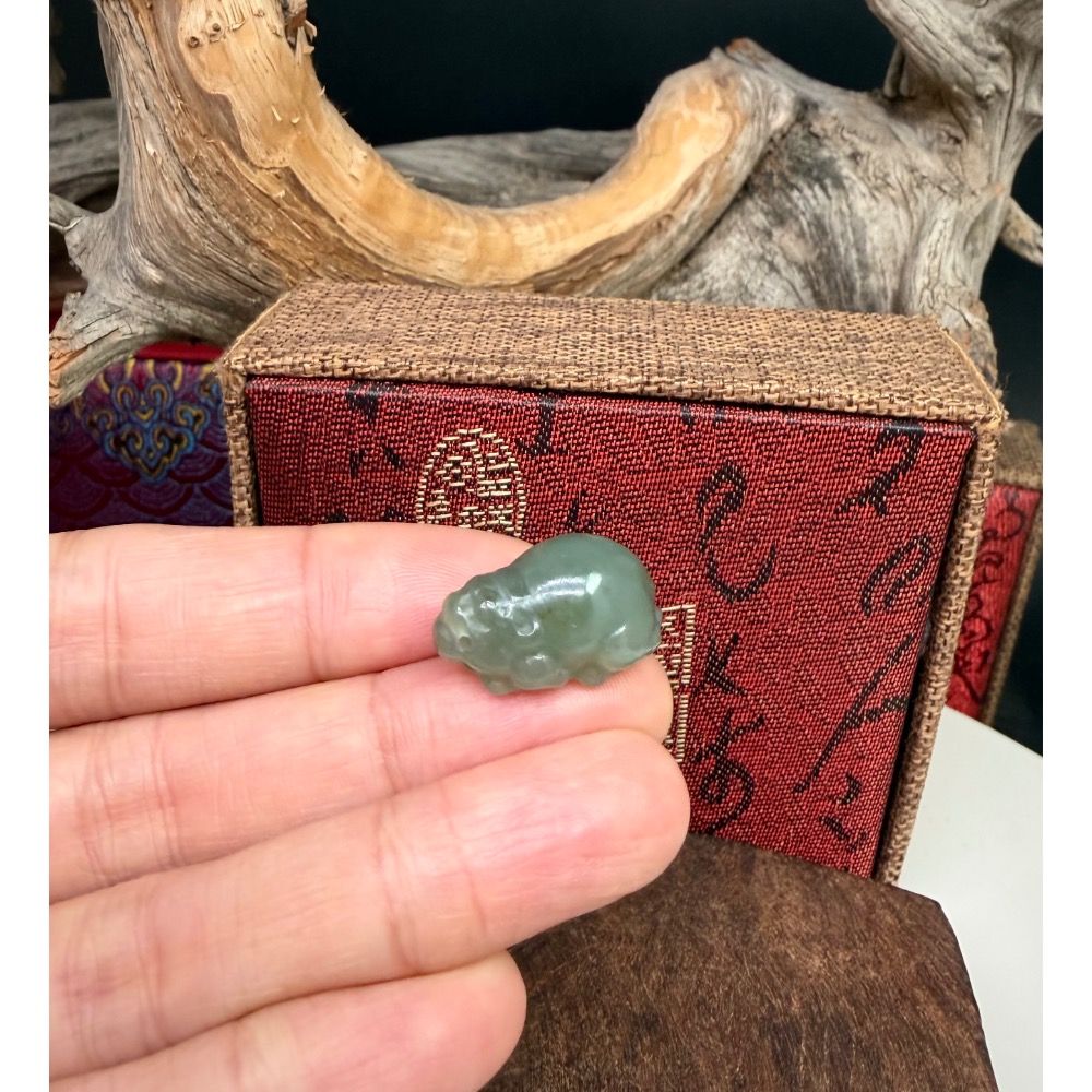 《寶瑠璃玉石水晶》保真天然和田玉且末藍，手工雕刻立體貔貅掛飾、吊墜-細節圖3
