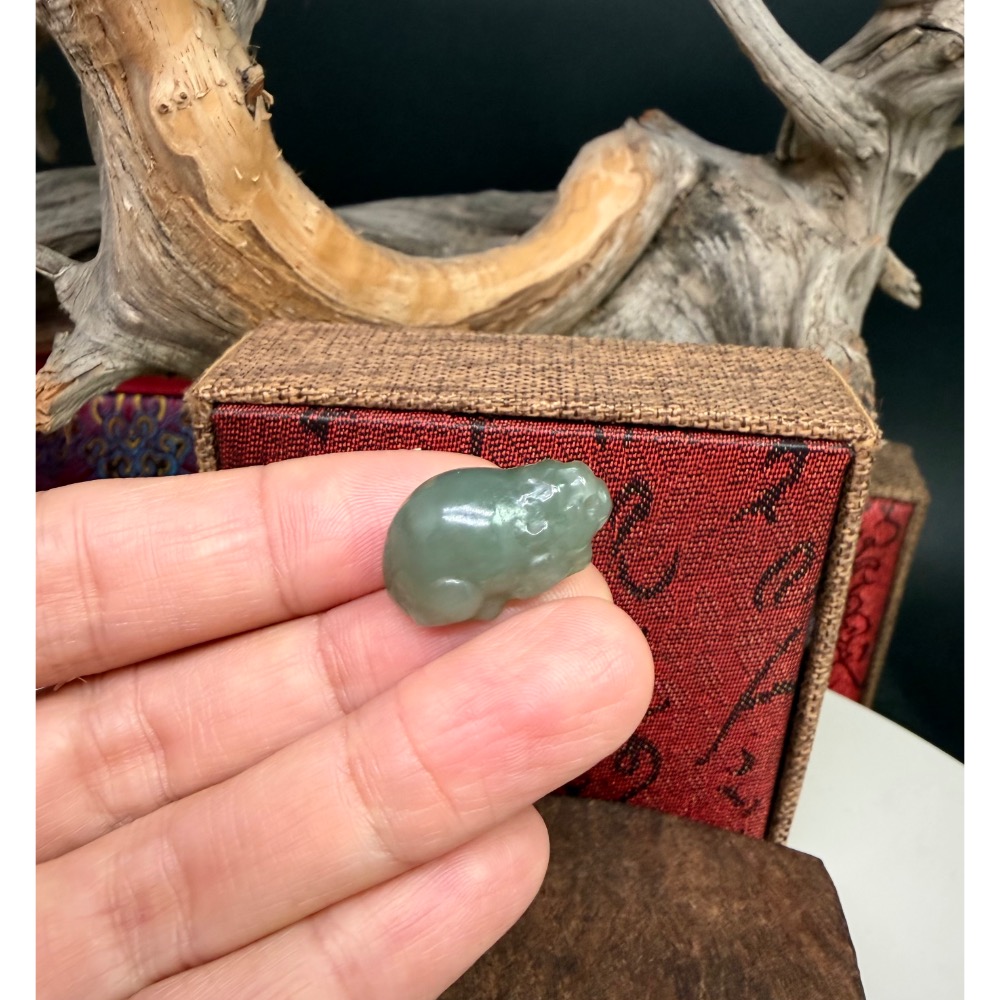 《寶瑠璃玉石水晶》保真天然和田玉且末藍，手工雕刻立體貔貅掛飾、吊墜-細節圖4