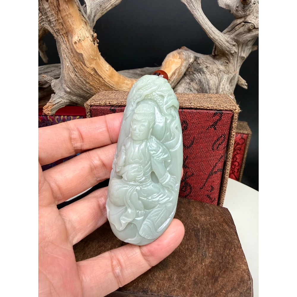 《寶瑠璃玉石水晶》保真天然和田玉且末料，手工雕刻「圓滿自在」御龍觀音吊飾、掛件（附檢驗證書）-細節圖3