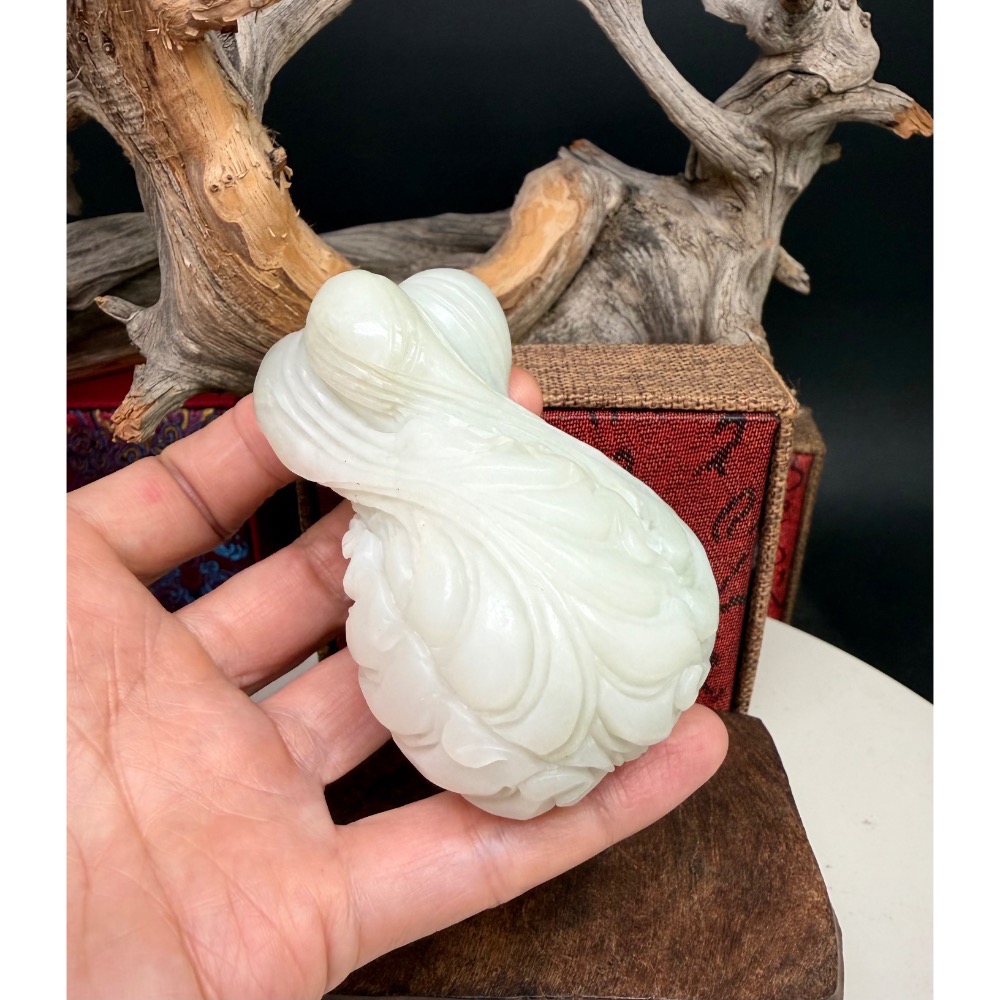 《寶瑠璃玉石水晶》保真天然和田白玉，手工立體雕刻「得遇百財」玉白菜擺件、手把件(附檢驗證書)-細節圖8