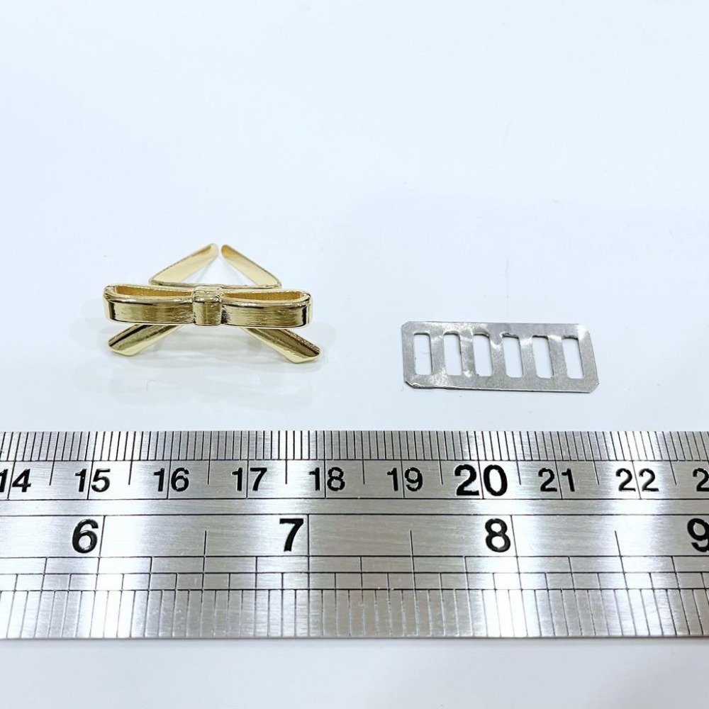 淺金色高質感小鹿裝飾扣~蝴蝶結包包配件 合金 金屬扣 手工藝材料 DIY 手作金屬配件 標牌 吊飾-細節圖6