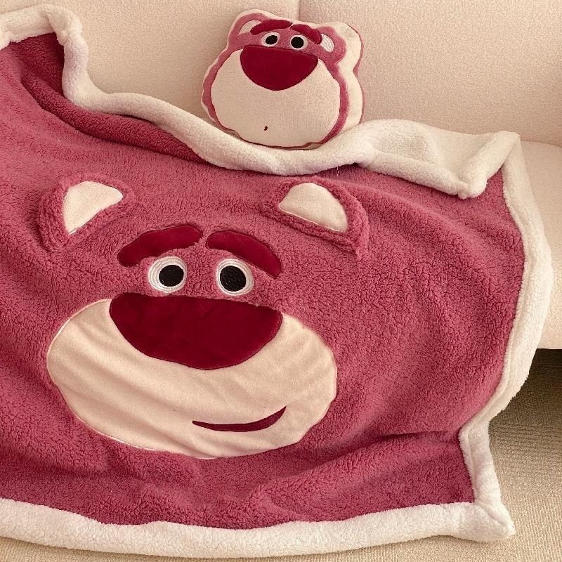 【雜惑殿】大版刺繡熊抱哥 草莓熊 史迪奇 立體卡通羊羔絨毛毯 秋冬加厚蓋毯 辦公室毯子-細節圖2