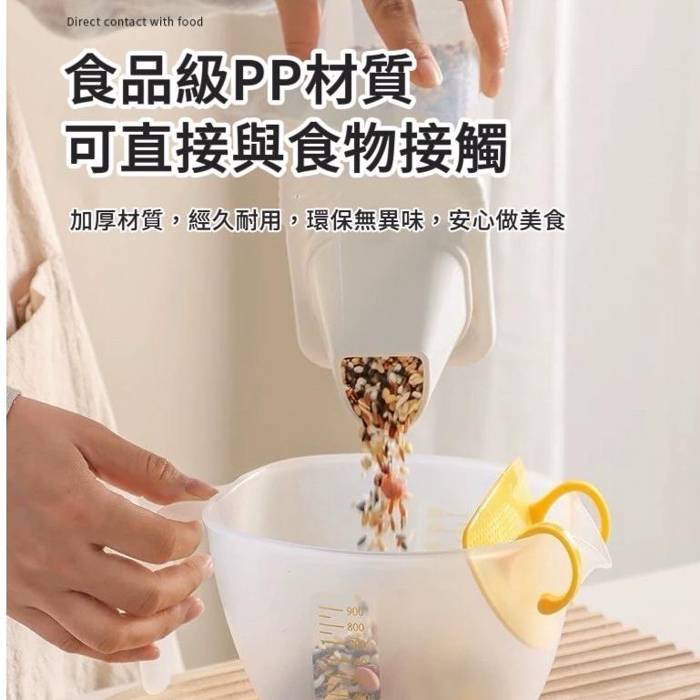 【台灣現貨火速寄出】廚房過濾量杯 食品級附刻度 透明刻度 蛋液 塑膠 烘焙打蛋杯 雞蛋帶過濾網 淘米碗-細節圖3