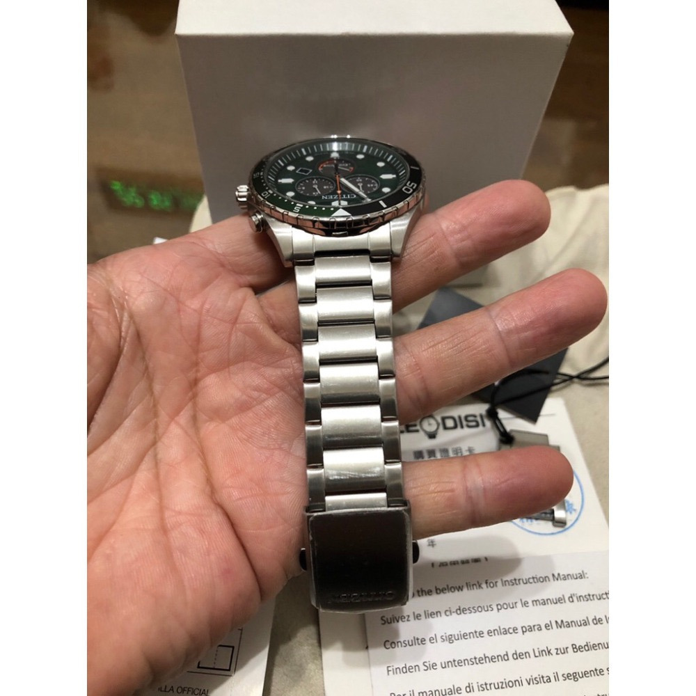 調整收藏~ 讓藏優惠  CITIZEN星辰 光動能三眼計時運動錶-軍綠43mm (AT2561-81X)-細節圖3