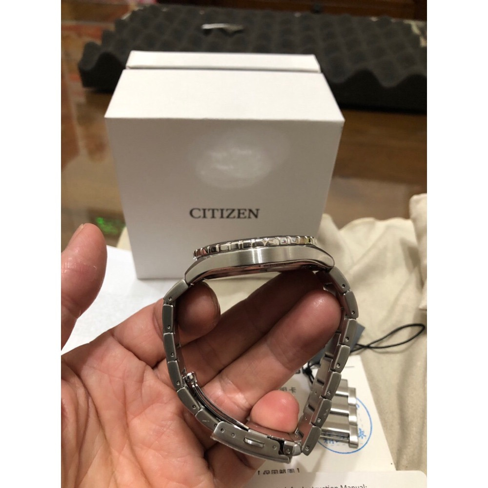 調整收藏~ 讓藏優惠  CITIZEN星辰 光動能三眼計時運動錶-軍綠43mm (AT2561-81X)-細節圖5