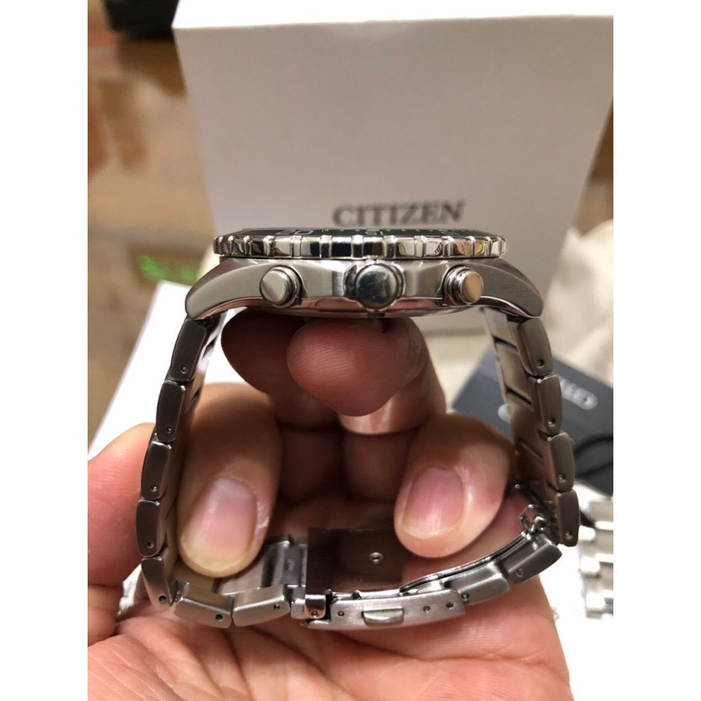 調整收藏~ 讓藏優惠  CITIZEN星辰 光動能三眼計時運動錶-軍綠43mm (AT2561-81X)-細節圖6