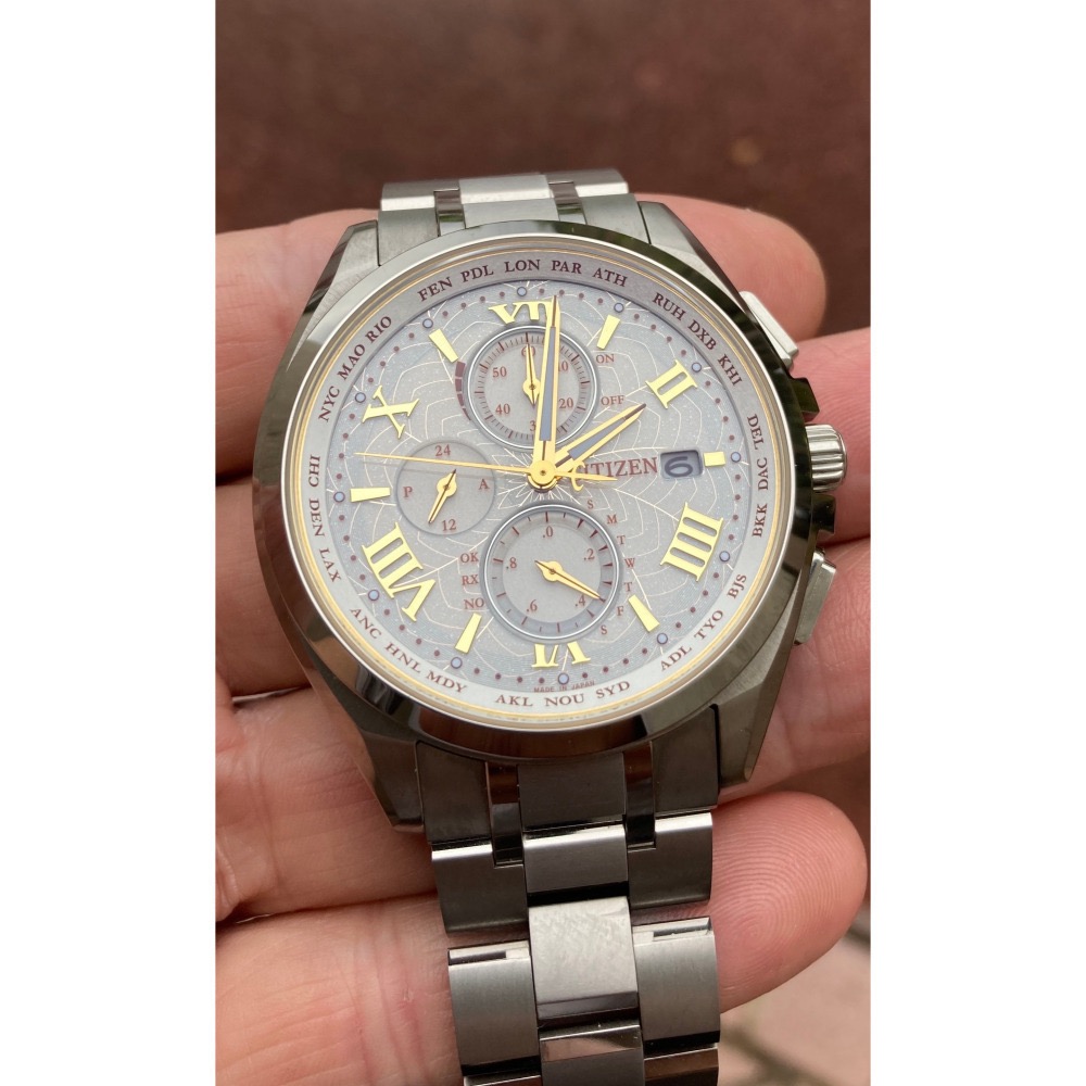 調整收藏~ 讓藏不議價～優惠 CITIZEN 超級鈦 全球限量~光動能電波時計萬年曆錶款-細節圖3