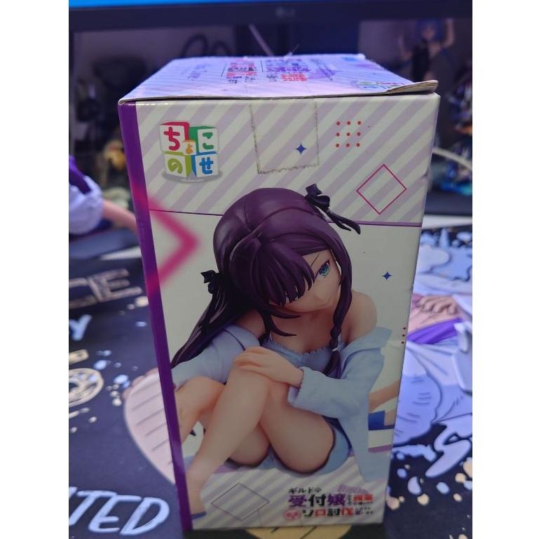 【全新現貨】日版 SEGA景品 雖然是公會的櫃檯小姐，但因為不想加班所以打算獨自討伐迷宮頭目 亞莉納·可洛瓦 坐姿公仔-細節圖7