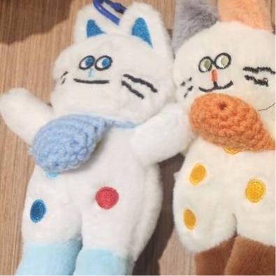 【現貨】穿靴子的貓 吊飾 萌卡通波點小貓咪 掛件 毛絨玩具公仔 書包包掛飾 鑰匙扣 娃娃-細節圖2