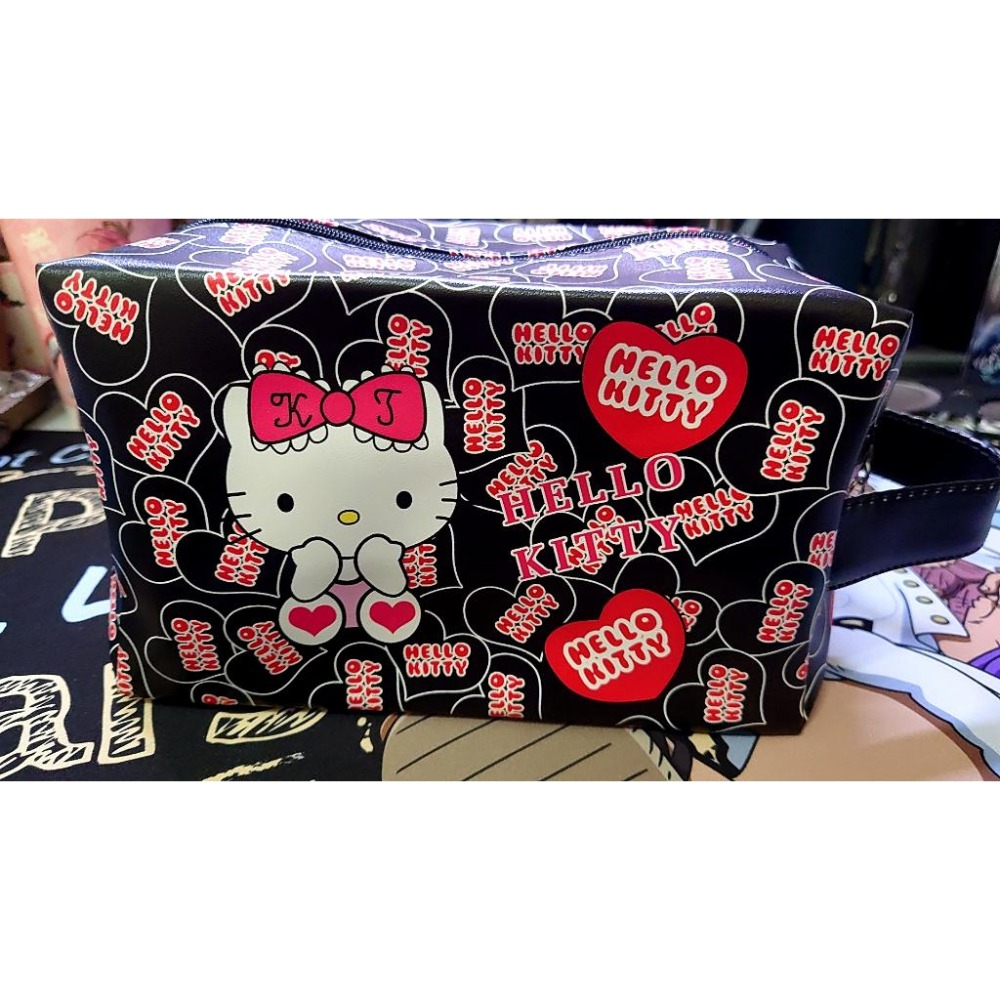 【全新現貨】三麗鷗 Hello Kitty 筆袋 鉛筆盒 化妝包 收納包 皮質 旅行大容量收納包 旅行隨身袋-細節圖3