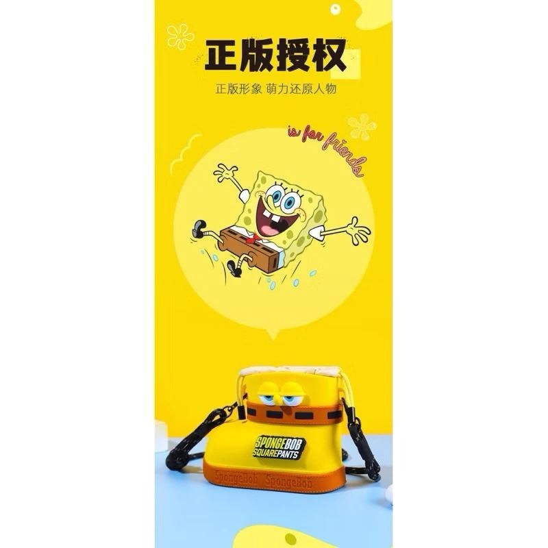 【全新正版現貨】 正版 雷標 海綿寶寶 派大星 蟹老闆 Q uncle聯名 全新 雨靴斜背包 側背包 禮盒-細節圖2