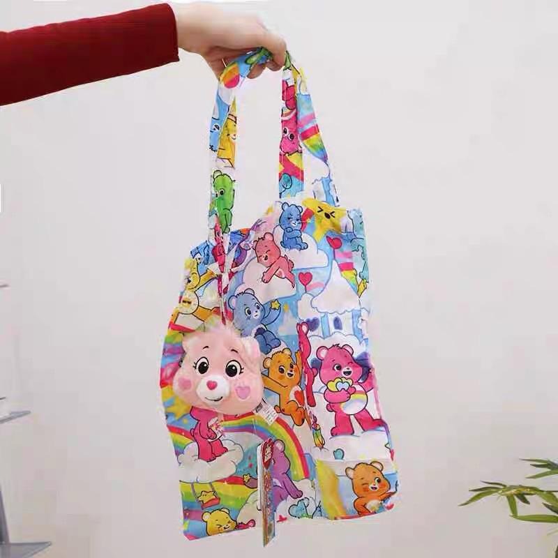 【正版現貨】泡泡瑪特 Care Bears 彩虹熊 愛心熊 玩偶 吊飾 購物袋 隨身攜帶 環保袋 (綠色)-細節圖3