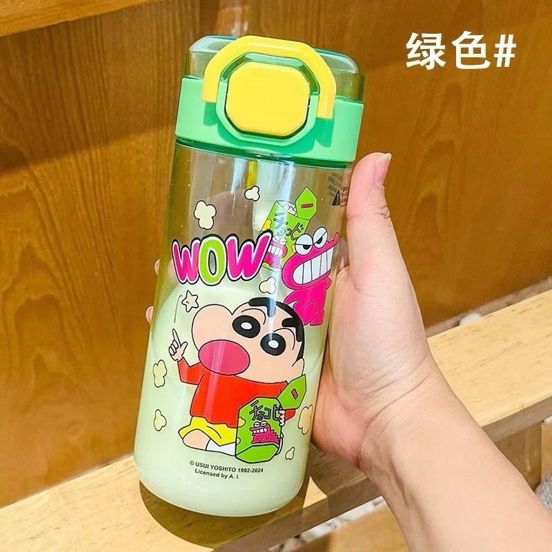 【全新正版現貨】蠟筆小新繽紛杯 620ml 繽紛杯 彈蓋吸管水壺 塑膠水壺 水瓶 蠟筆小新-細節圖2