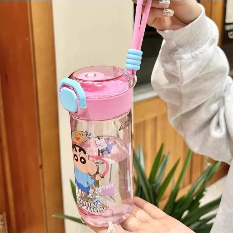 【全新正版現貨】蠟筆小新繽紛杯 620ml 繽紛杯 彈蓋吸管水壺 塑膠水壺 水瓶 蠟筆小新-細節圖3
