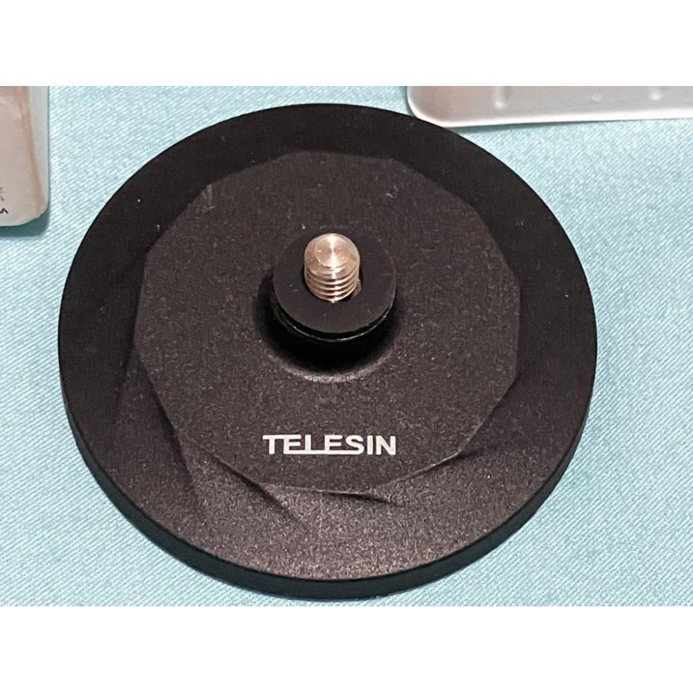 TELESIN 泰迅 insta360 相機 吸磁盤+三角架轉接頭！二手商品！-細節圖2