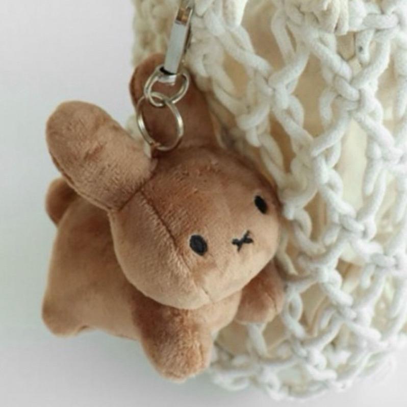 花點甜-現貨（防偽貼紙） Miffy 米飛兔絨毛玩偶吊飾鑰匙圈10公分（3色）/ 手提包/造型相機化妝包-細節圖2