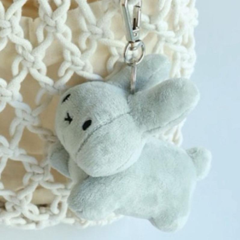 花點甜-現貨（防偽貼紙） Miffy 米飛兔絨毛玩偶吊飾鑰匙圈10公分（3色）/ 手提包/造型相機化妝包-細節圖3