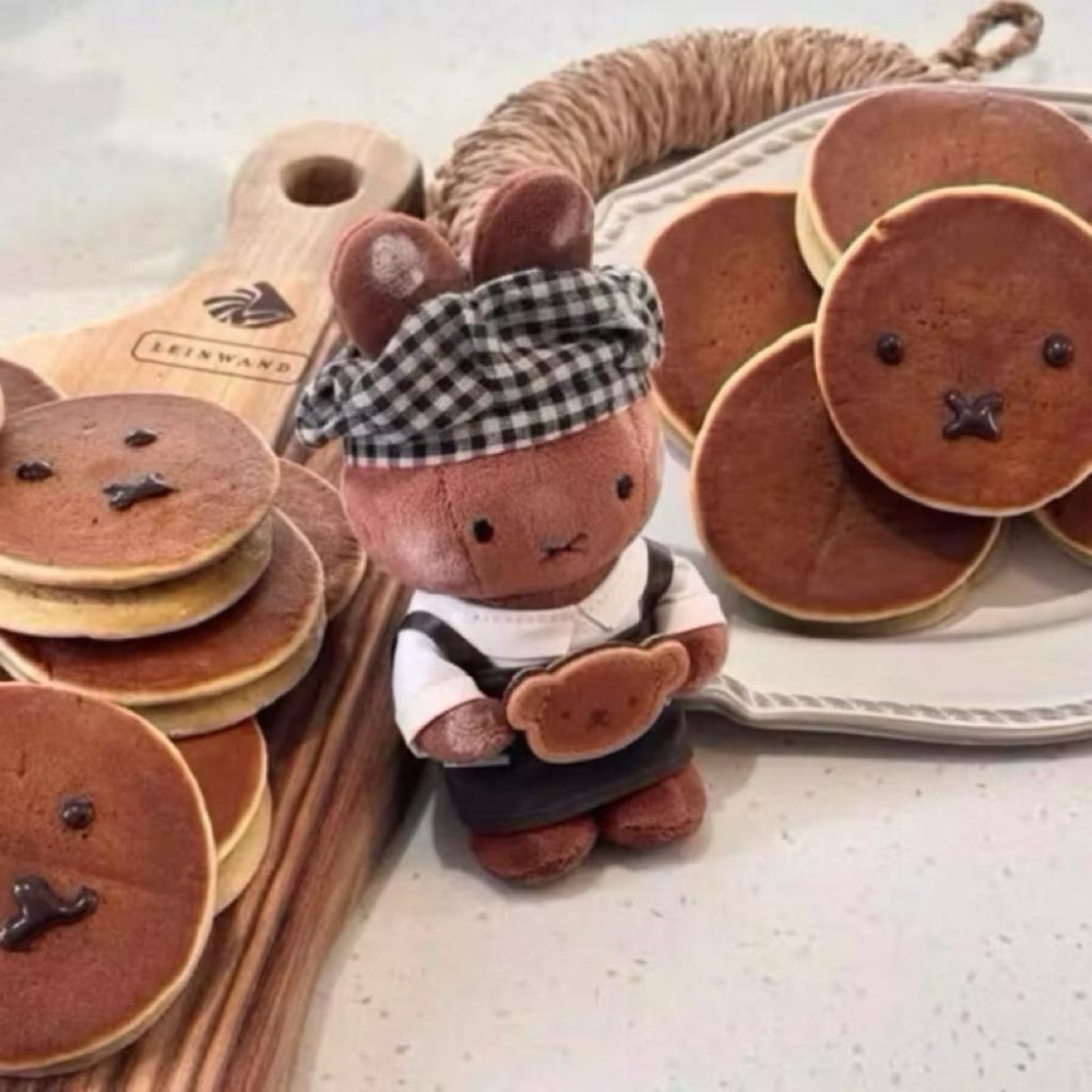 花點甜-（現貨）Miffy米飛韓國慶州島麵包師傅小熊零錢包 米飛兔吊飾/ 包包掛飾/生日禮物-細節圖5