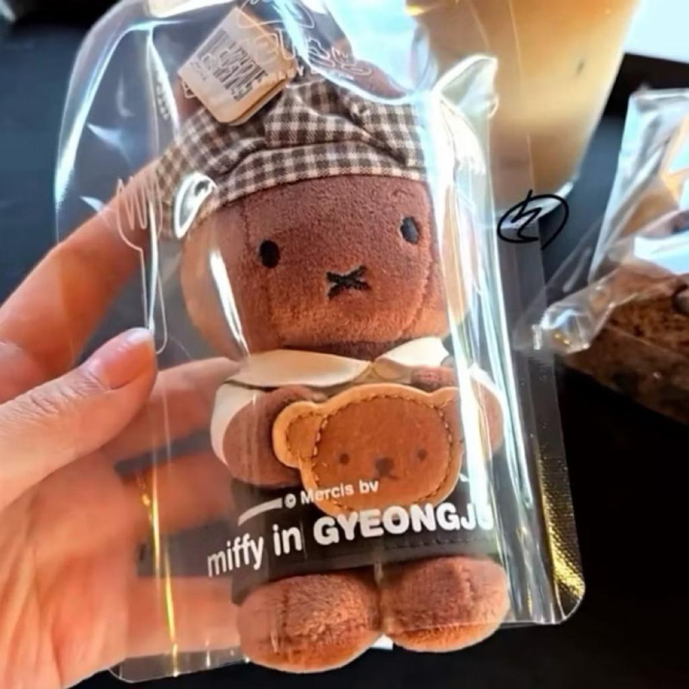 花點甜-（現貨）Miffy米飛韓國慶州島麵包師傅小熊零錢包 米飛兔吊飾/ 包包掛飾/生日禮物-細節圖8