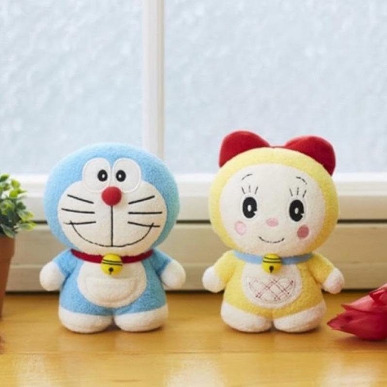 花點甜-現貨 日本藤子F不二雄90週年紀念商品 哆啦A夢妹妹-哆啦美 絨毛站立娃娃  /收藏玩偶 /生日禮物-細節圖2