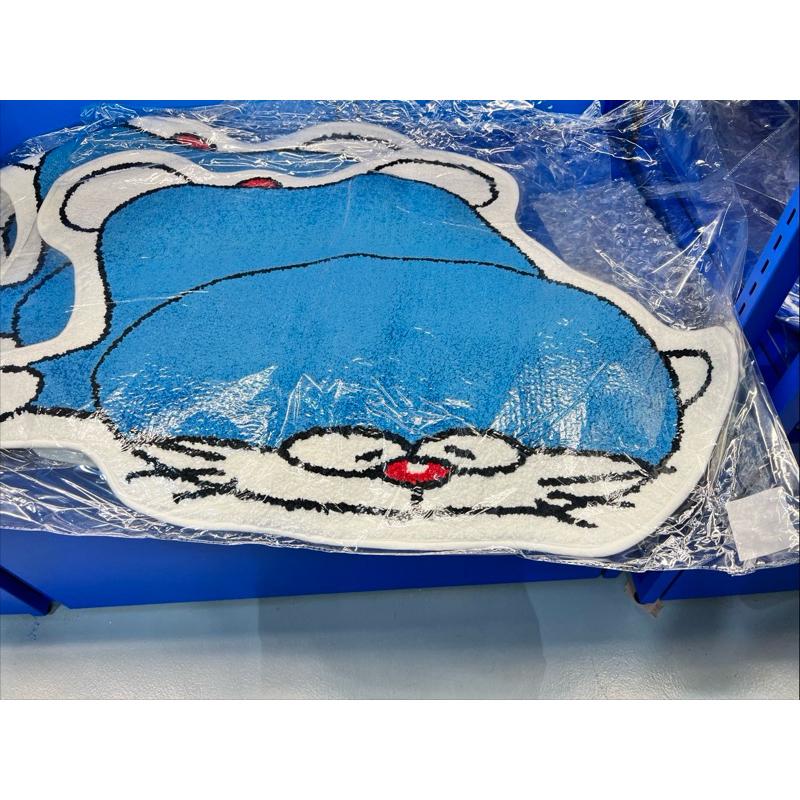 花點甜-現貨 正版DORAEMON & FRIENDS 巡迴特展-壓扁液體哆啦A夢造型地墊-細節圖3