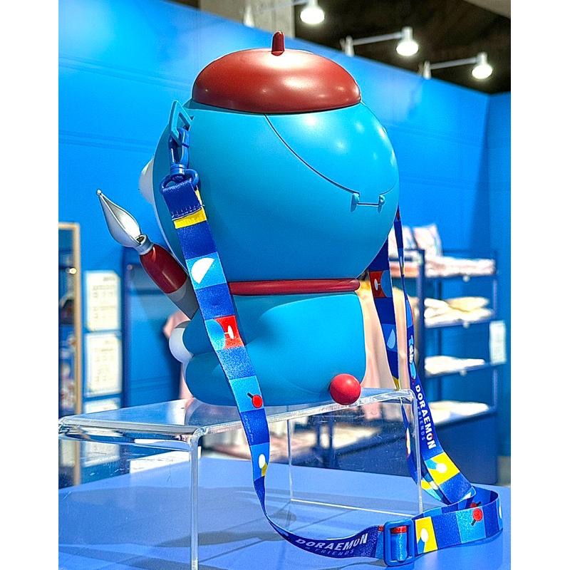 花點甜-現貨 100% DORAEMON & FRIENDS特展限定-哆啦畫家坐姿爆米花桶-細節圖6