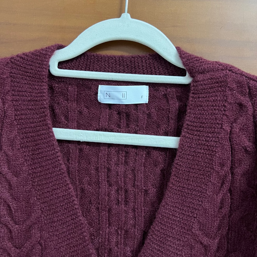 二手極新謝綺綺NO11酒紅針織麻花外套-細節圖3