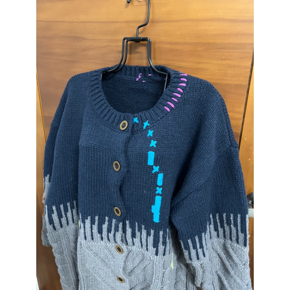 多巴胺深藍灰拼色針織外套-細節圖2