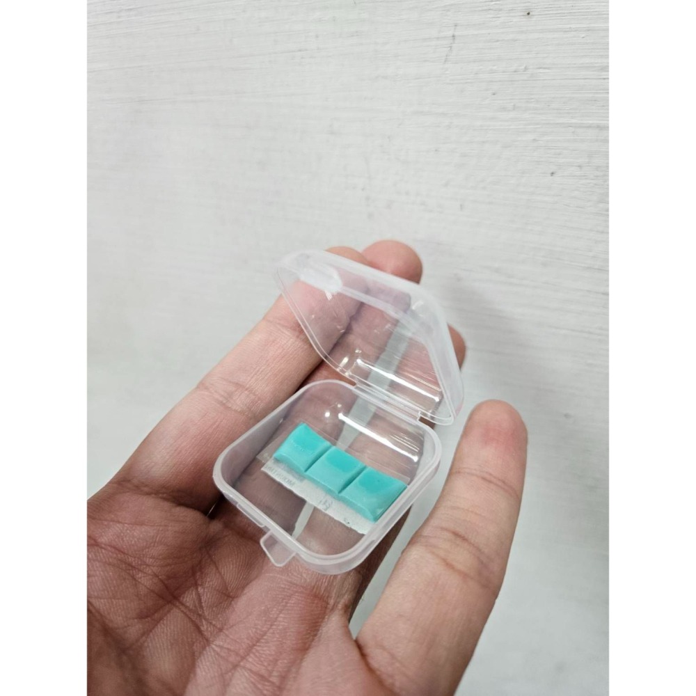 【附收納盒】萬用黏土 模型黏土 公仔黏土 藍丁膠 海報黏土 隨意貼 可重複使用 環保黏土 無痕黏土 無痕膠 附收納盒-細節圖3