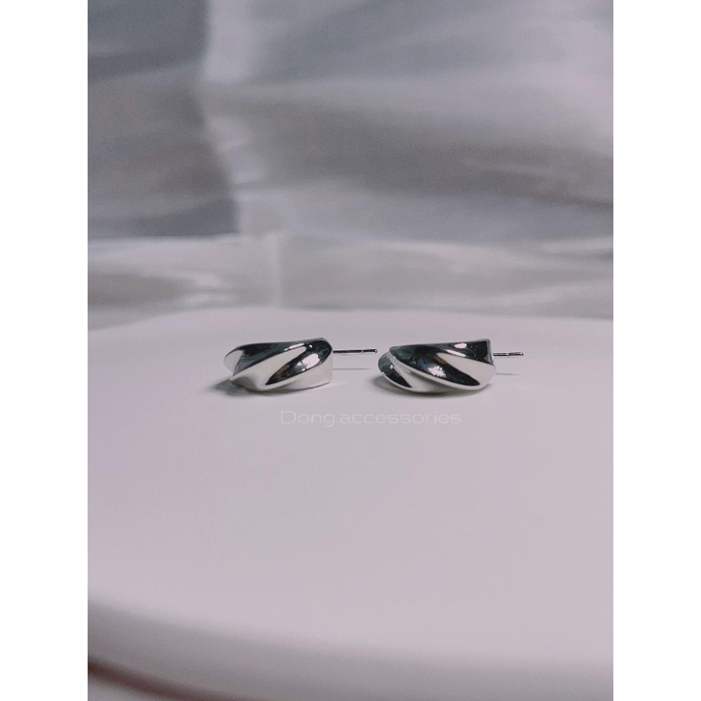 【dong.acc】正韓 🇰🇷 [14K金] 個性扭結耳環 | 銀 韓國飾品 韓國耳環 銀針 易釦 耳針-細節圖3
