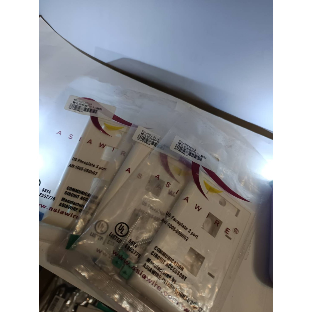 雙孔面板無門1入(不含接頭) * 3個 + Cat.6 RJ45保護套(45個)—出清-細節圖2