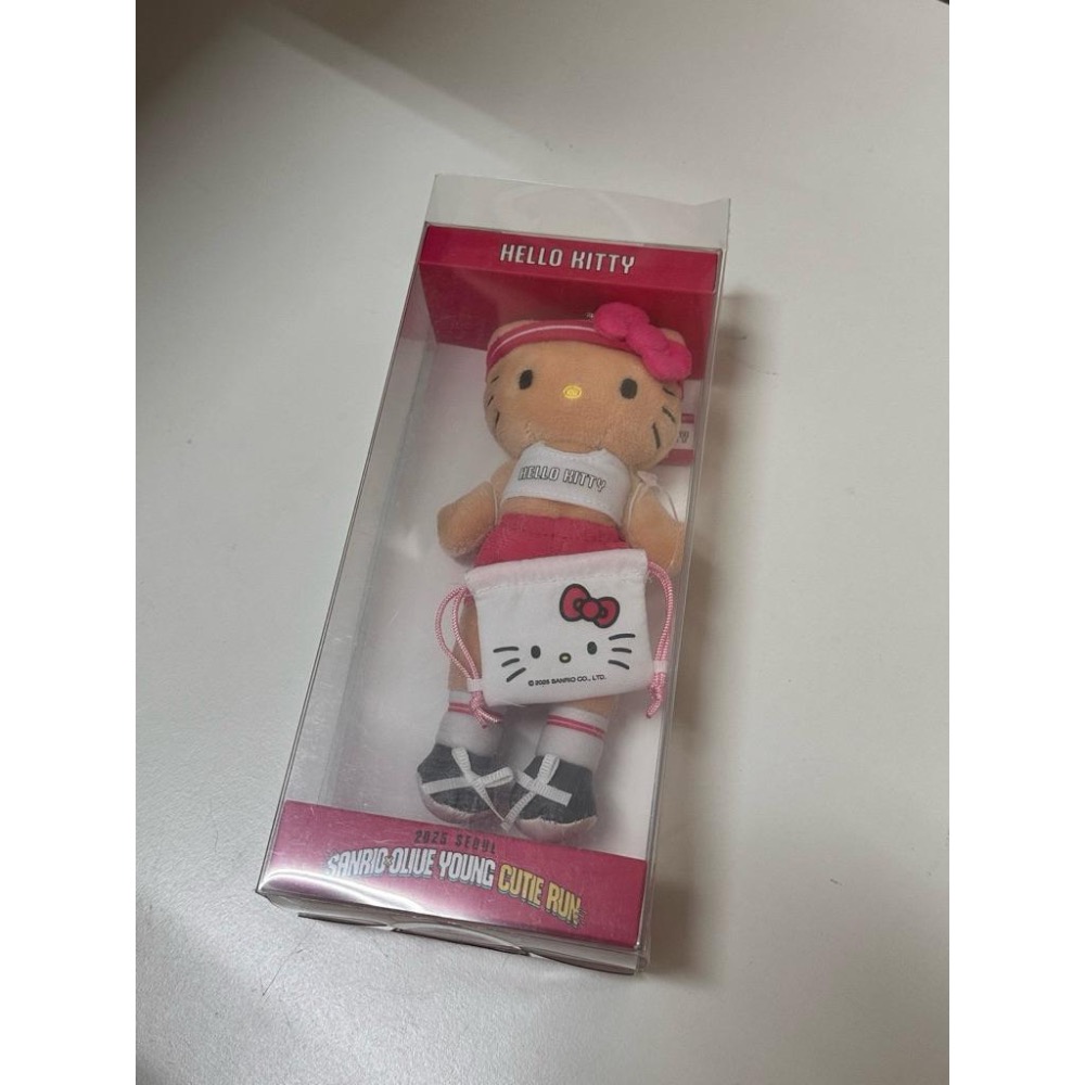 現貨 馬上出 新品 韓國Olive Young x Sanrio 三麗鷗 黑皮 長腿 kitty 吊飾 鑰匙圈-細節圖2