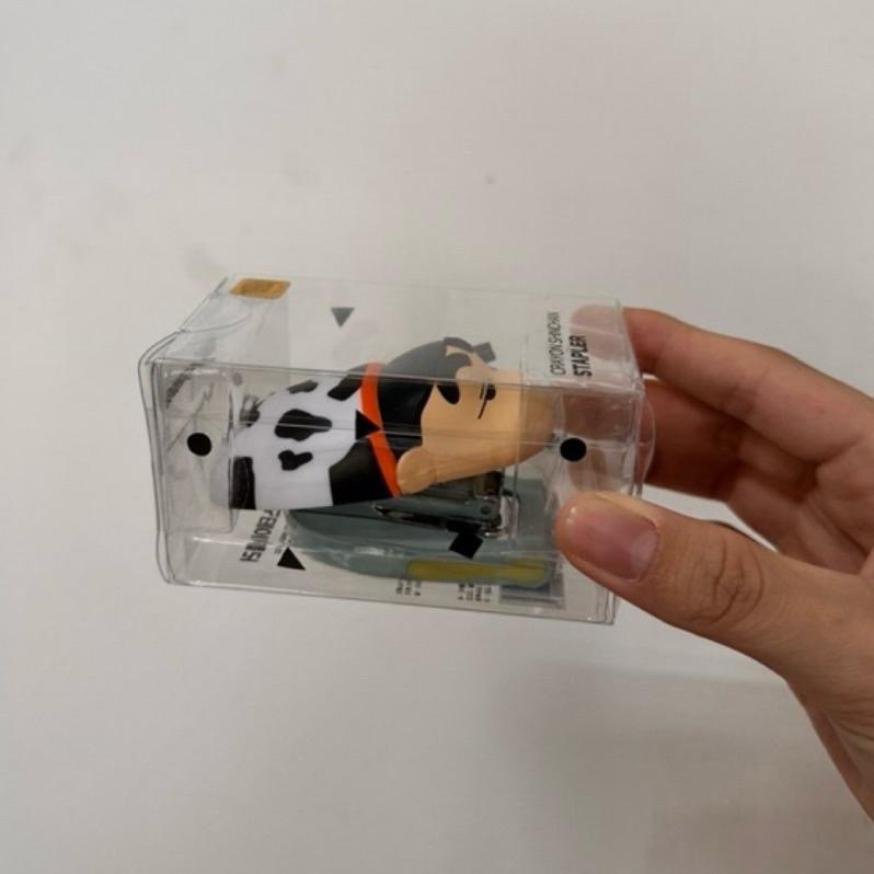 【FHICS】韓國 現貨 蠟筆小新釘書機 小新造型釘書機 可愛風 文具 睡衣小新-細節圖2