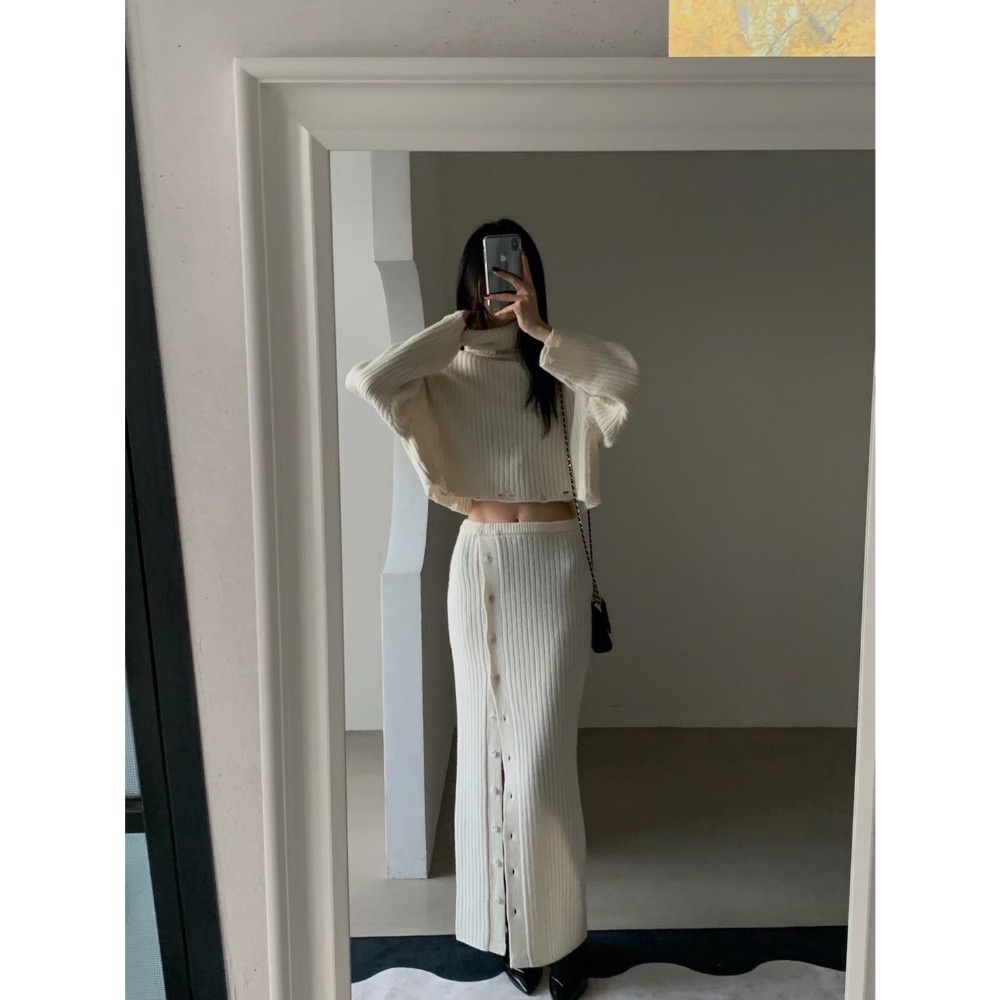 正韓連線預購新品✨短高領衣✨側扣窄裙-細節圖2