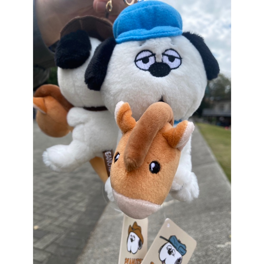 【現貨】正版SNOOP騎木馬歐拉夫娃娃吊飾｜可愛絨毛公仔 小吊飾 玩偶 收藏禮物-規格圖3