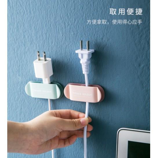 皮老闆3C賣場 簡約居家生活插頭固定器 廚房壁掛電源線收納神器 強力掛勾 免打孔支架插座掛勾 理線器-細節圖4