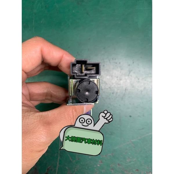 ➶大桃園汽車材料➶ 豐田 真空閥 愛車冷 電磁閥 火車頭 增冷器開關 冷氣開關 台製純新零件 2P T插-細節圖2