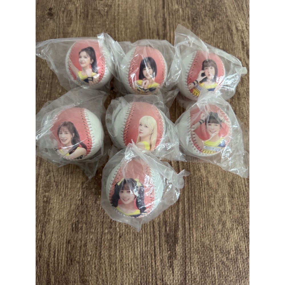 2024 中信兄弟 Passion Sisters 邊荷律 李丹妃 曼容 小迪 少鹽 貴貴 晴兒 妮可 肖像球 全新未拆-細節圖2