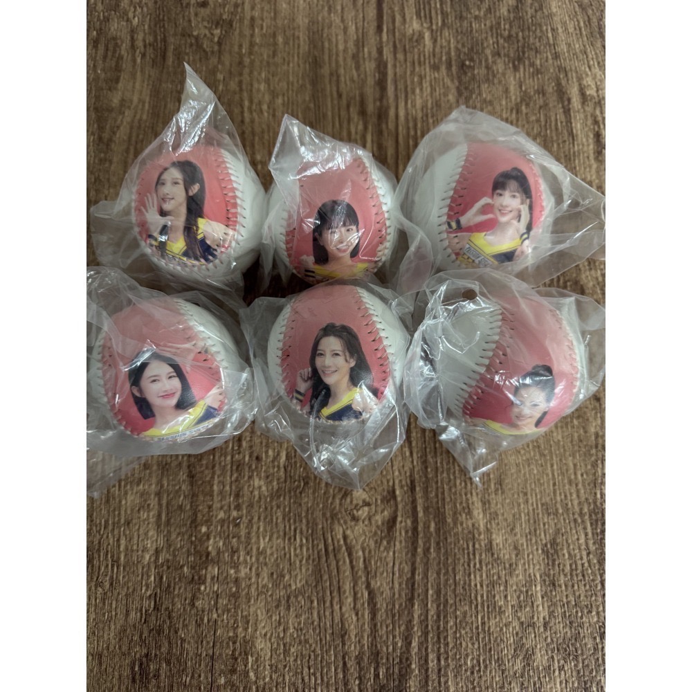 2024 中信兄弟 Passion Sisters 邊荷律 李丹妃 曼容 小迪 少鹽 貴貴 晴兒 妮可 肖像球 全新未拆-細節圖3