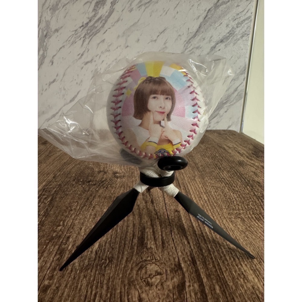 2025 中信兄弟 Passion Sisters 邊荷律 李丹妃 峮峮 小迪 汶汶 凱蒂 金渡兒 肖像球 全新未拆-規格圖7