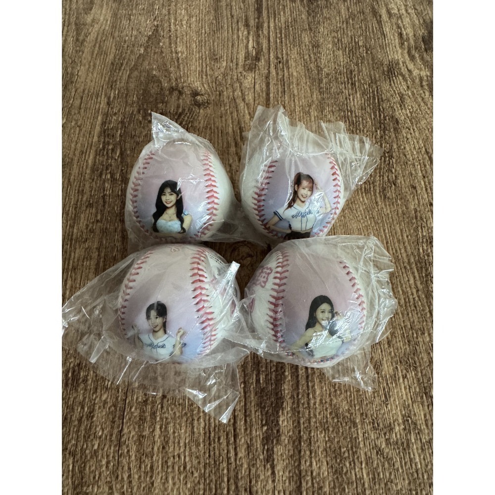 2024 富邦悍將 Fubon Angels 李雅英 李皓禎 慈妹 檸檬 秀秀子 潔米 寶兒 東東 肖像球 全新未拆-細節圖2