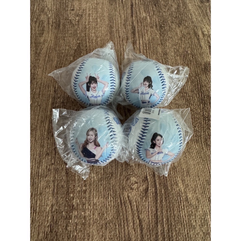 2025 富邦悍將 Fubon Angels 李珠珢 李雅英 南珉貞 卡洛琳 檸檬 秀秀子 慈妹 禾羽 肖像球 全新未拆-細節圖3