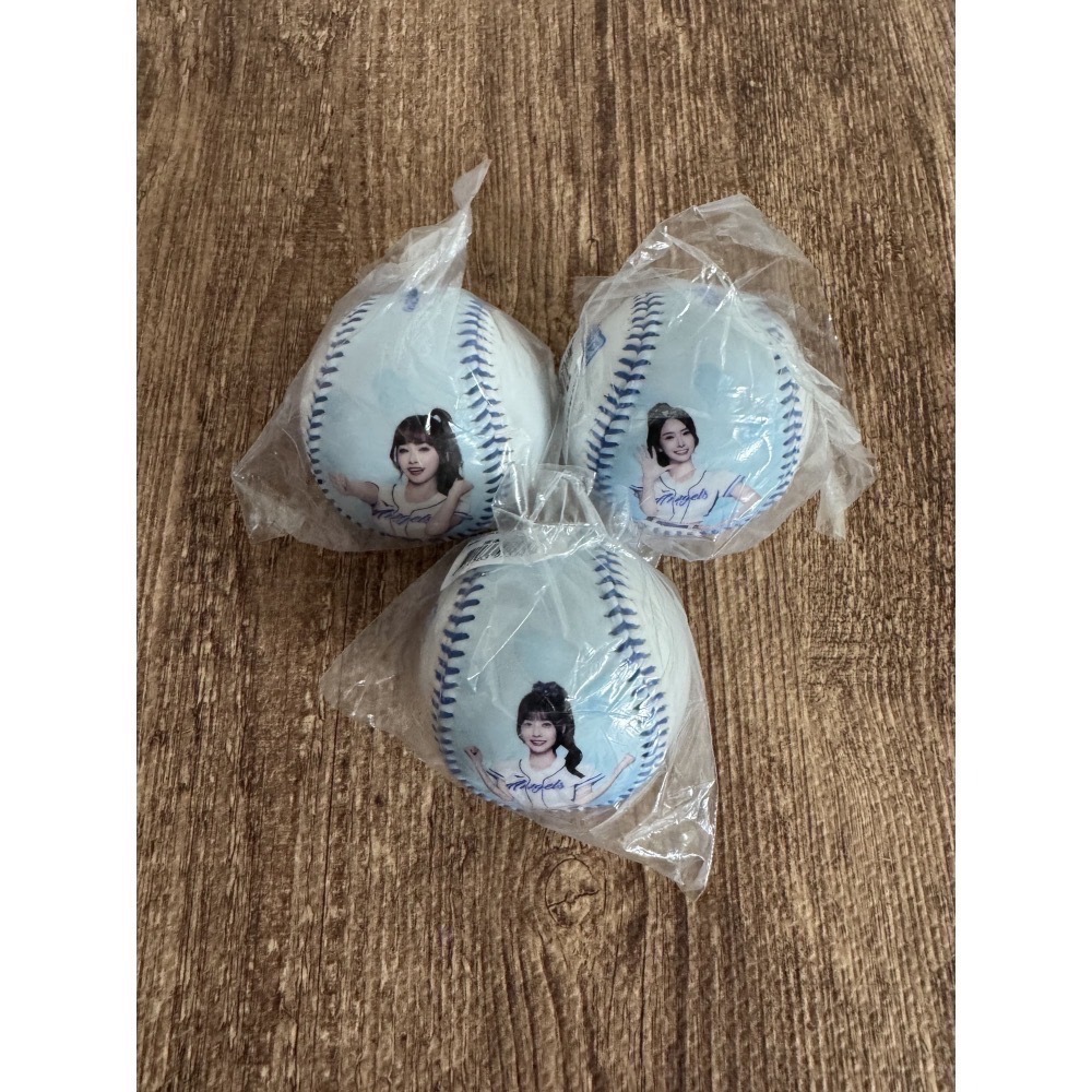 2025 富邦悍將 Fubon Angels 李珠珢 李雅英 南珉貞 卡洛琳 檸檬 秀秀子 慈妹 禾羽 肖像球 全新未拆-細節圖4