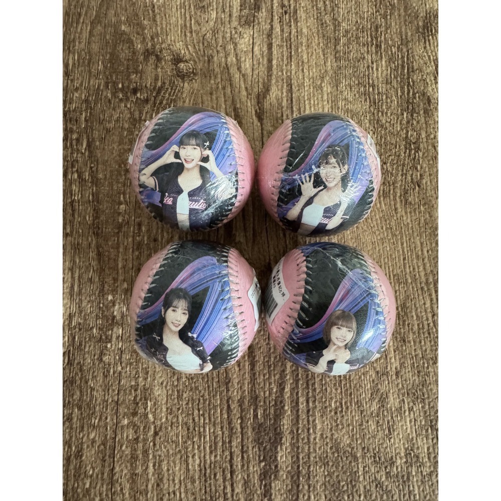 2025 味全龍 小龍女 Dragon Beauties 李多慧 沛沛 金娜妍 林襄 靜靜 佩霓 肖像球 全新未拆-細節圖4