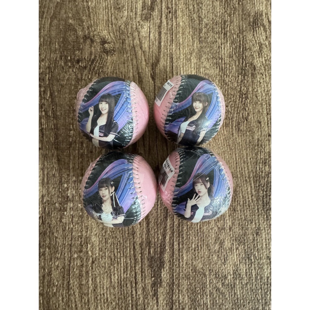 2025 味全龍 小龍女 Dragon Beauties 李多慧 沛沛 金娜妍 林襄 靜靜 佩霓 肖像球 全新未拆-細節圖5