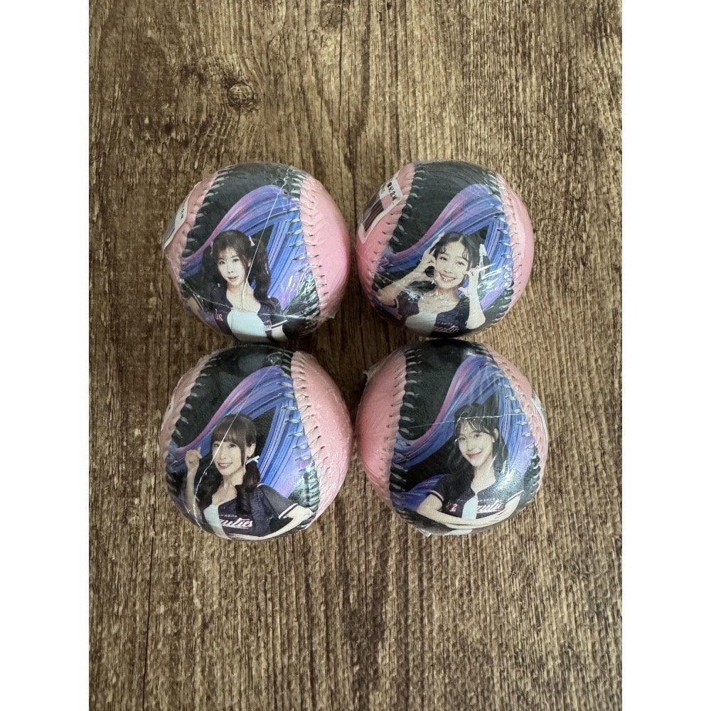 2025 味全龍 小龍女 Dragon Beauties 李多慧 沛沛 金娜妍 林襄 靜靜 佩霓 肖像球 全新未拆-細節圖6