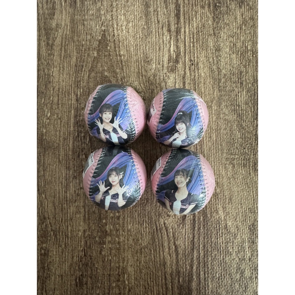 2025 味全龍 小龍女 Dragon Beauties 李多慧 沛沛 金娜妍 林襄 靜靜 佩霓 肖像球 全新未拆-細節圖7