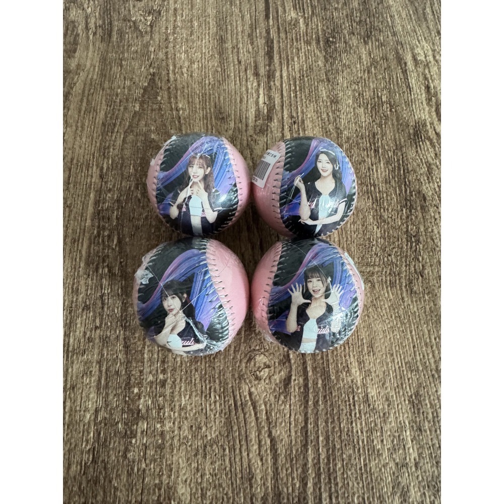 2025 味全龍 小龍女 Dragon Beauties 李多慧 沛沛 金娜妍 林襄 靜靜 佩霓 肖像球 全新未拆-細節圖8