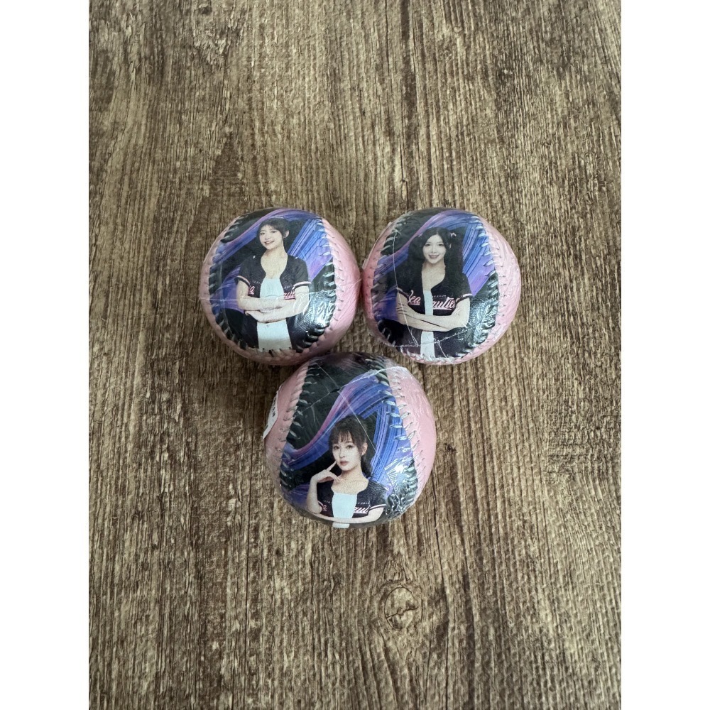 2025 味全龍 小龍女 Dragon Beauties 李多慧 沛沛 金娜妍 林襄 靜靜 佩霓 肖像球 全新未拆-細節圖9