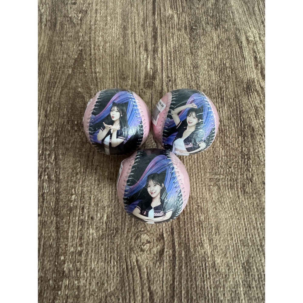 2025 味全龍 小龍女 Dragon Beauties 李多慧 沛沛 金娜妍 林襄 靜靜 佩霓 肖像球 全新未拆-細節圖10